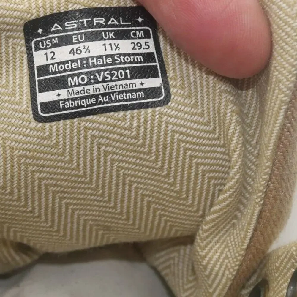 NEW Astral Halestorm Boots Men's 12 Hiking Winter All Weather Tan Black